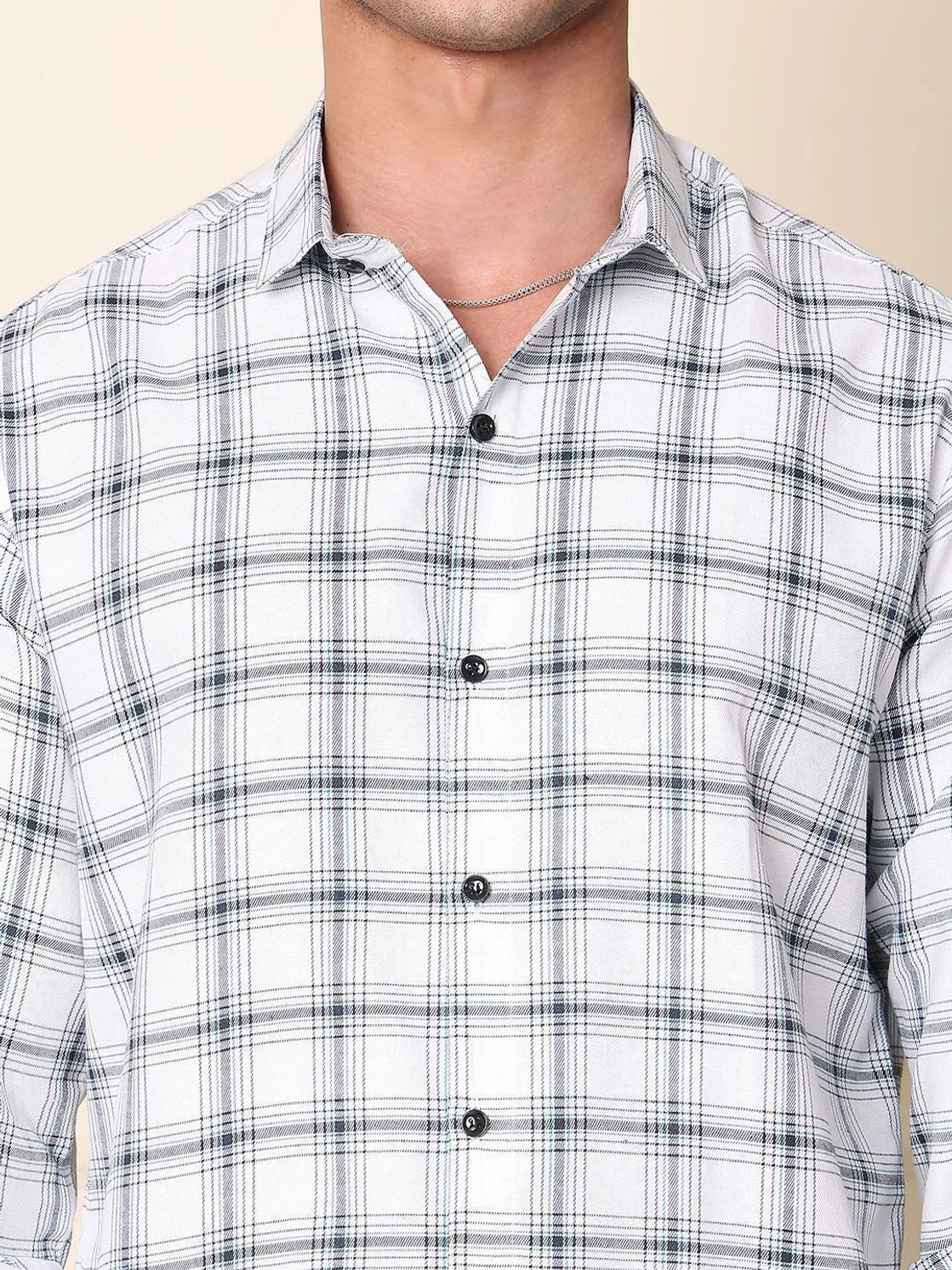 Men Regular Fit Solid Spread Collar Casual Shirt