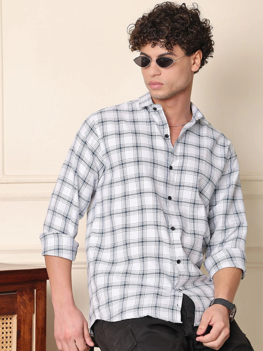 Men Regular Fit Solid Spread Collar Casual Shirt
