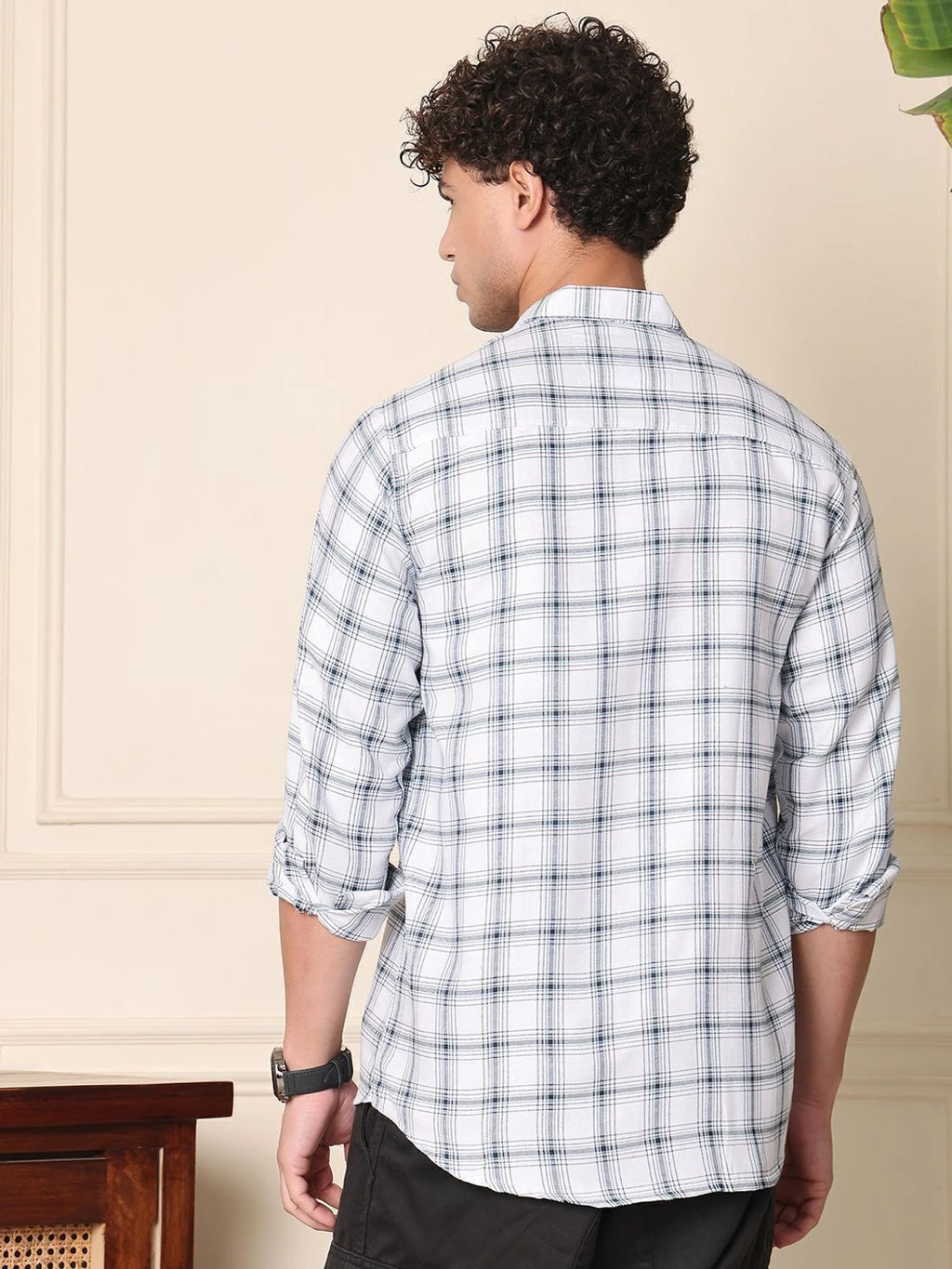Men Regular Fit Solid Spread Collar Casual Shirt